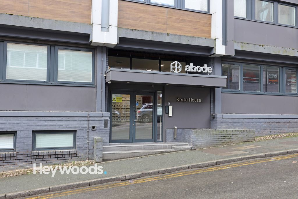 Property photo 1 of 21