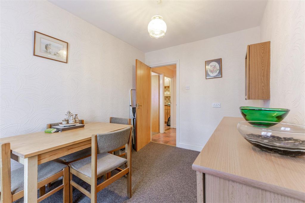 Property photo 3 of 18 Dining 2.Jpg