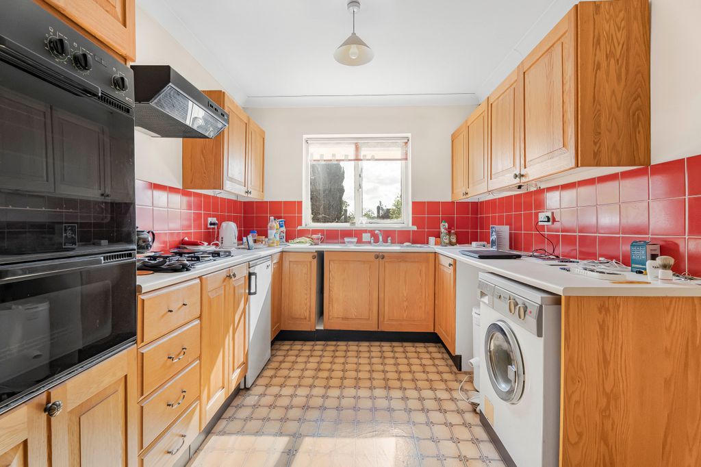 Property photo 3 of 26 Kitchen