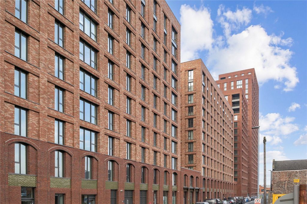 Property photo 1 of 18 External