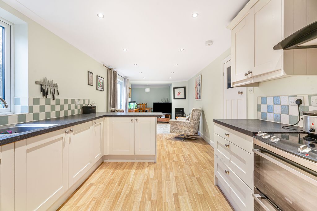 Property photo 3 of 25 Kitchen