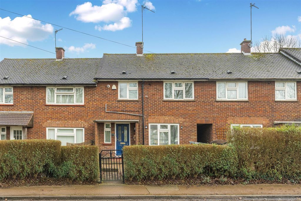 Property photo 1 of 11 49 Orchard Way, Banbury-2.Jpg