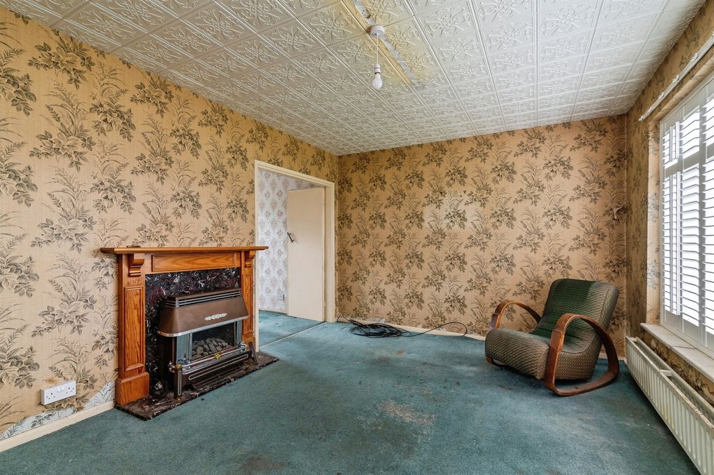 Property photo 2 of 20