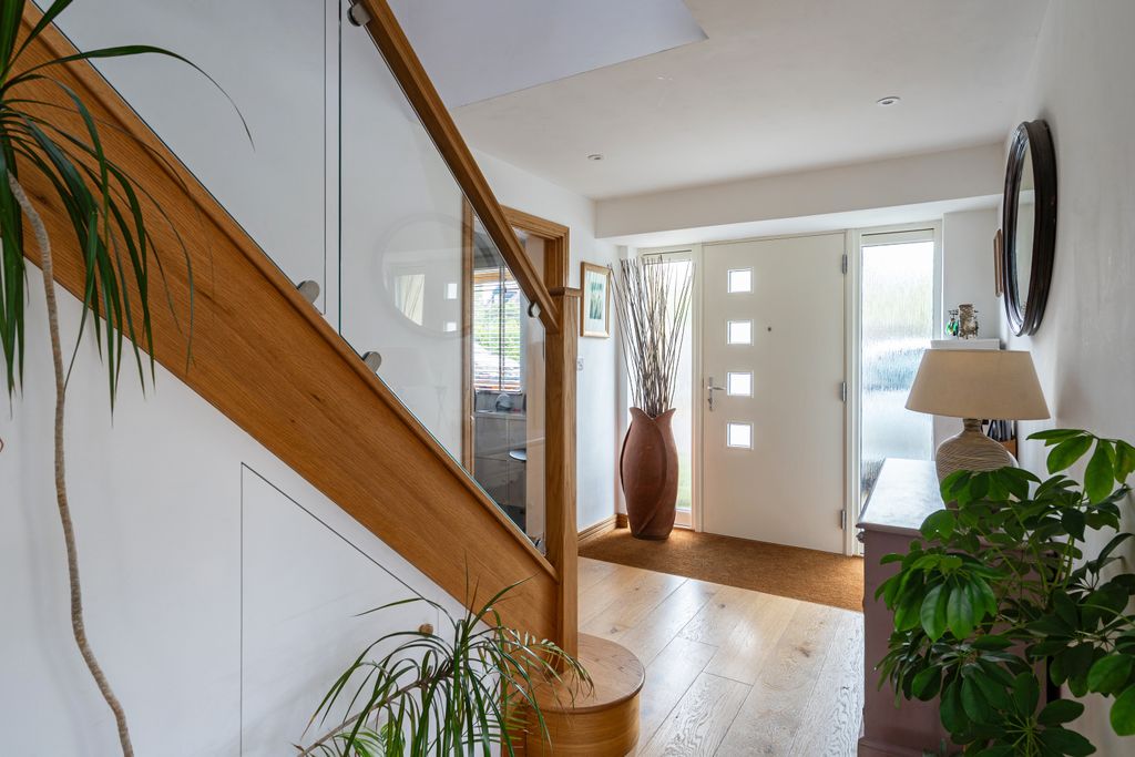 Property photo 3 of 19 Hallway