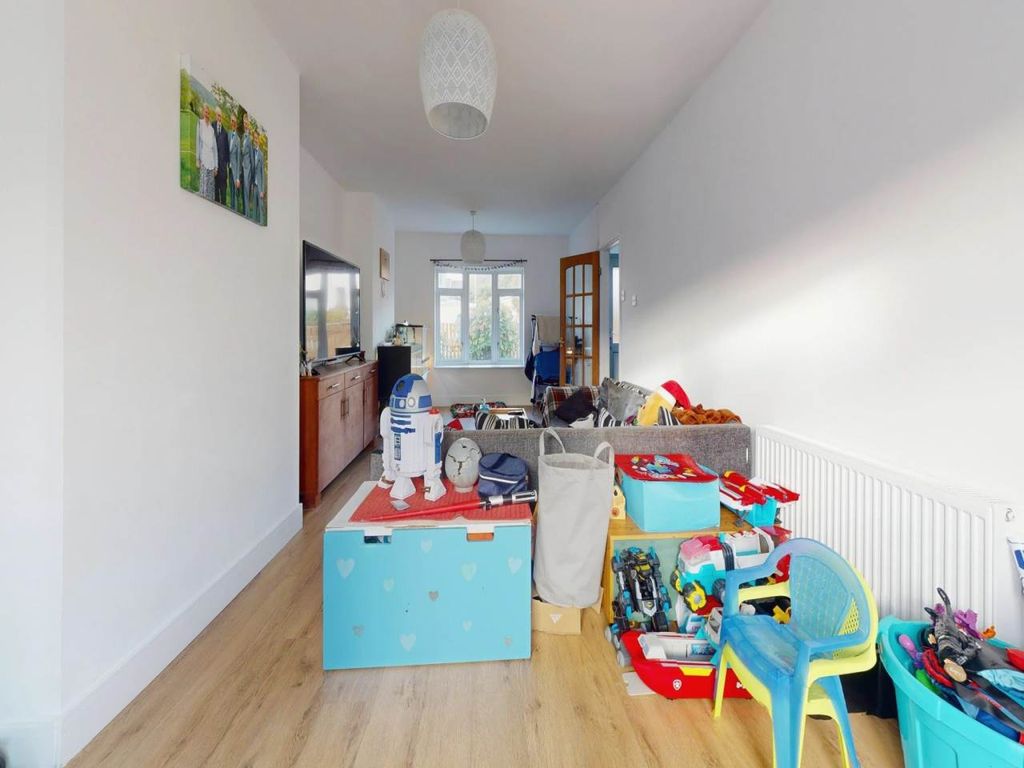 Property photo 2 of 13 Lounge 17 Tregerddan