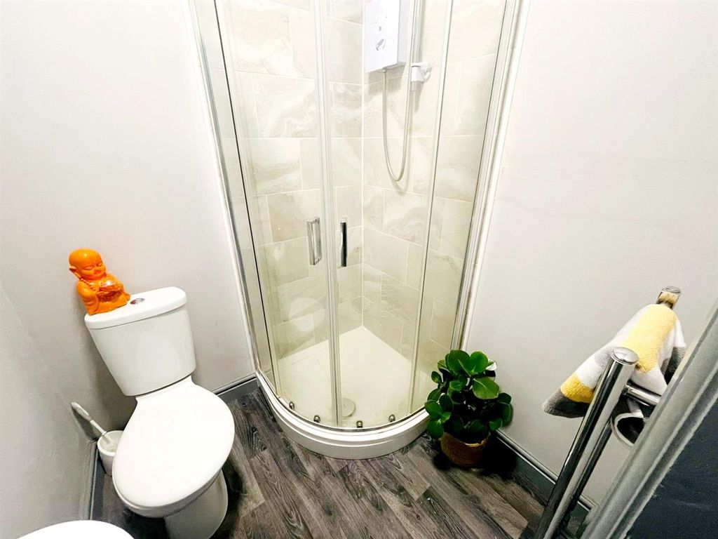 Property photo 2 of 15 En-Suite