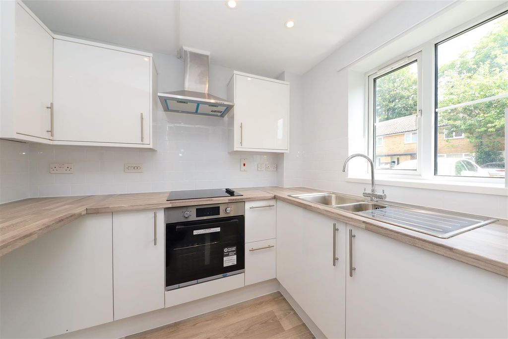 Property photo 2 of 7 Kitchen