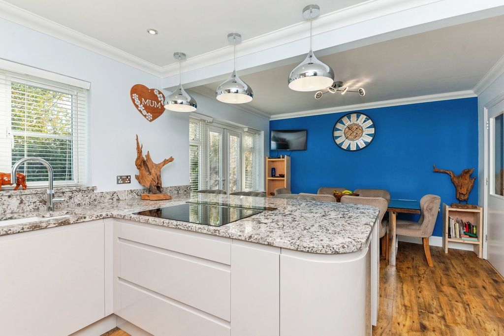 Property photo 2 of 19 Kitchen