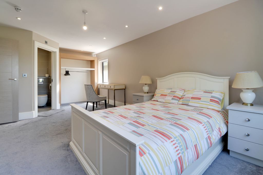 Additional image 14 of 7 bed detached house for saleLondon Road, Luton LU1