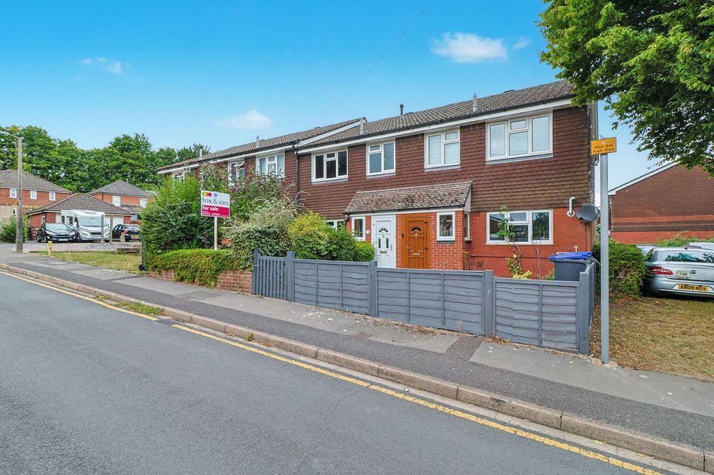 Property photo 2 of 16 6 Butler Close, Salisbury, Sp2 8Az