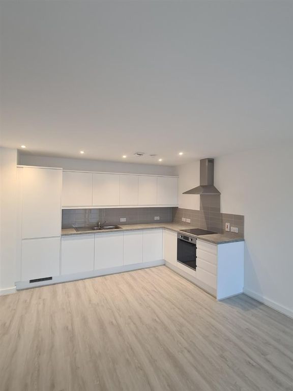 Property photo 3 of 11 Kitchen/ Dining