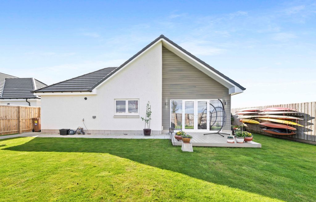 Property photo 3 of 19 Rear Garden