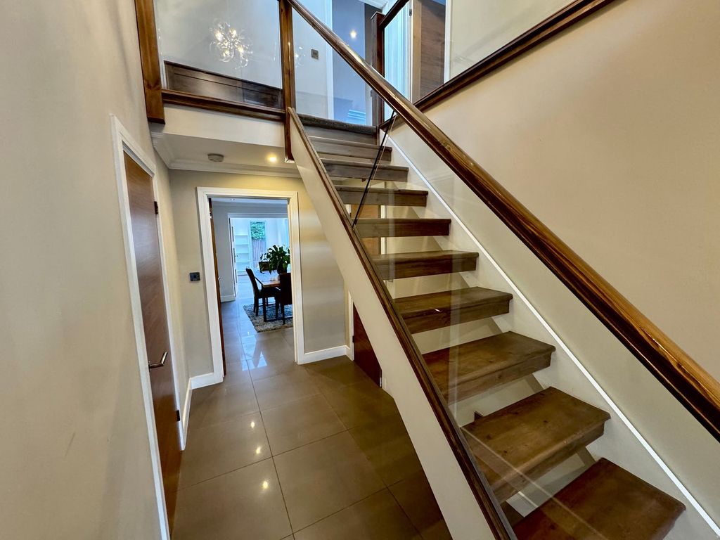 Property photo 3 of 34