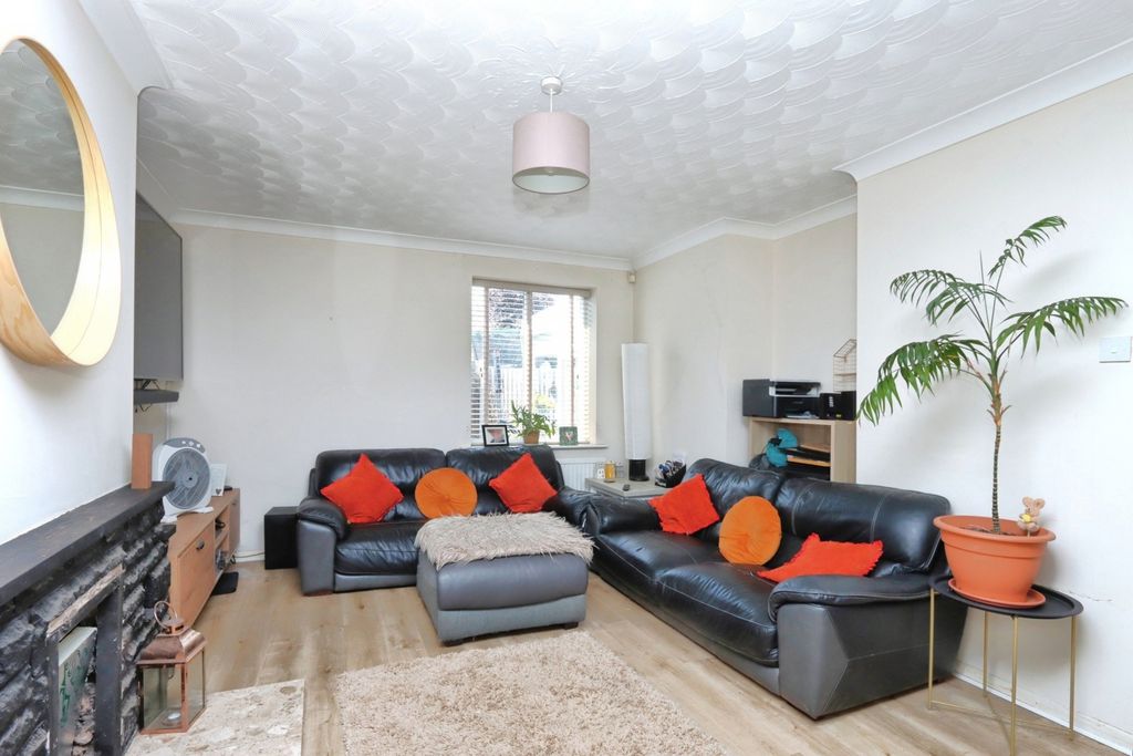 Property photo 2 of 20 Pbox-Img.Jpg
