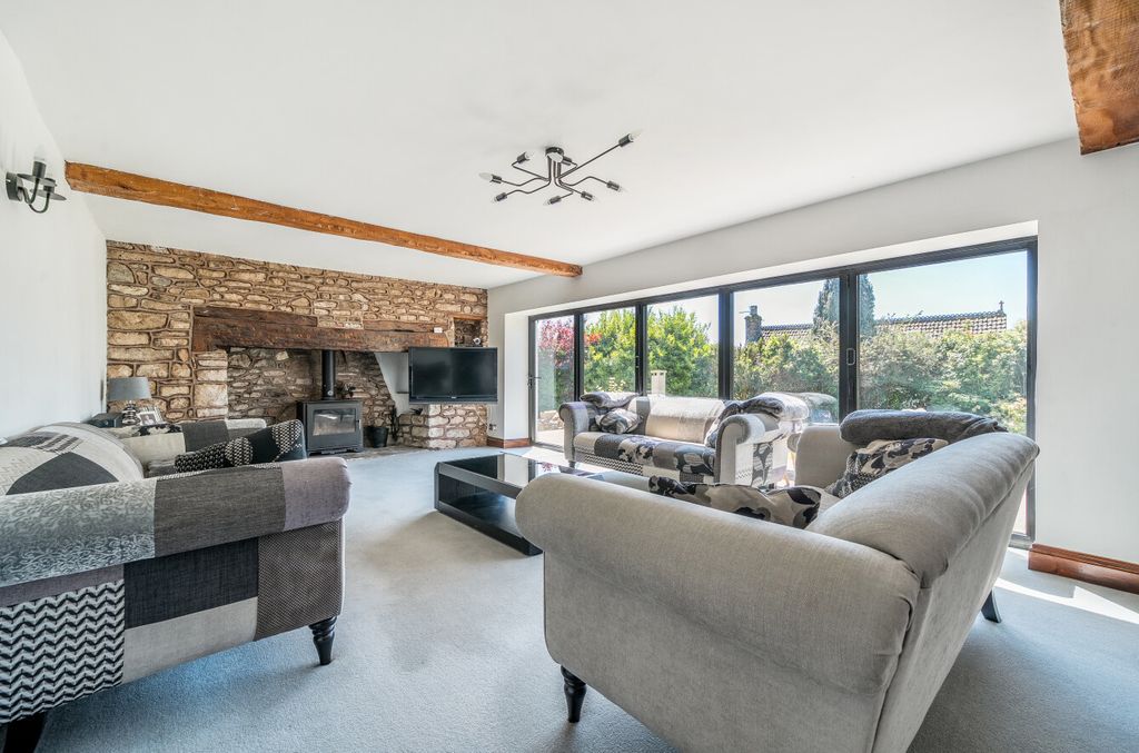 Property photo 2 of 44 1281793-29-682730...