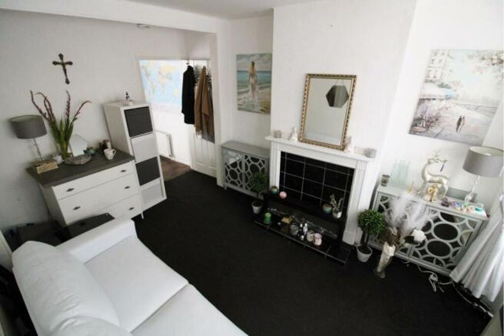 Property photo 2 of 12 Lounge