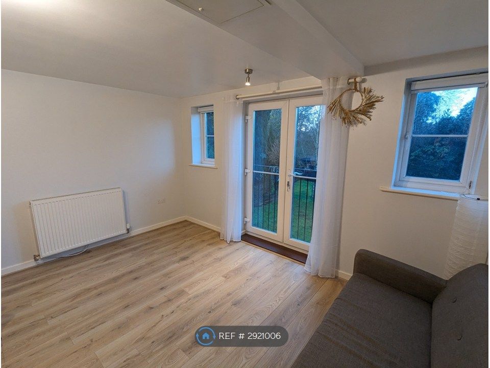 Property photo 1 of 8 Living Room