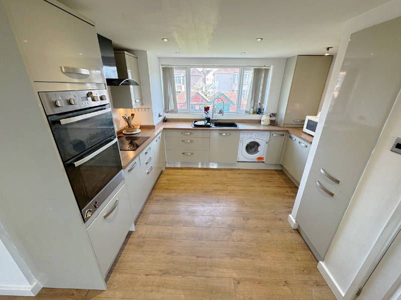 Property photo 3 of 20 Kitchen