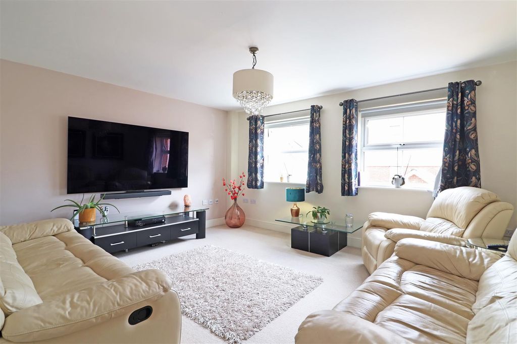 Property photo 3 of 18