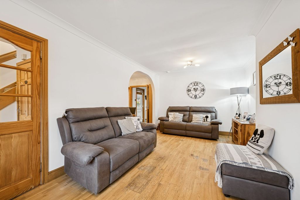 Property photo 2 of 28 Lounge