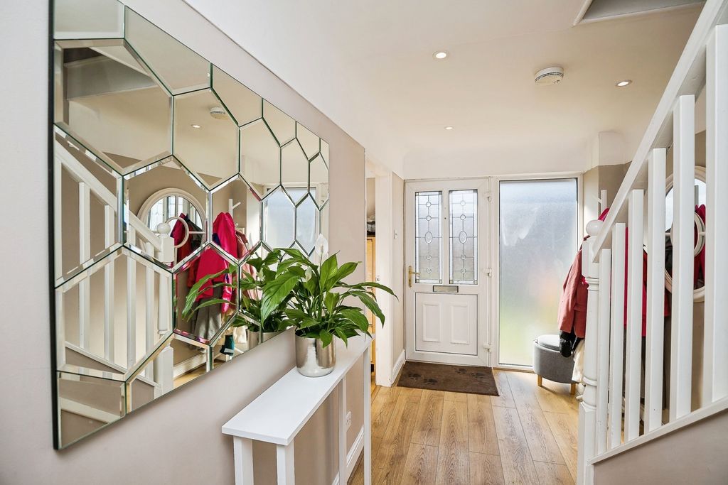 Property photo 3 of 17 Photo