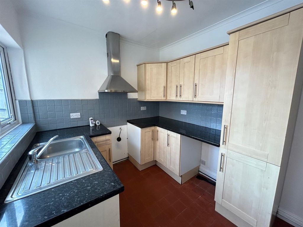 Property photo 3 of 14 Kitchen 2.Jpg
