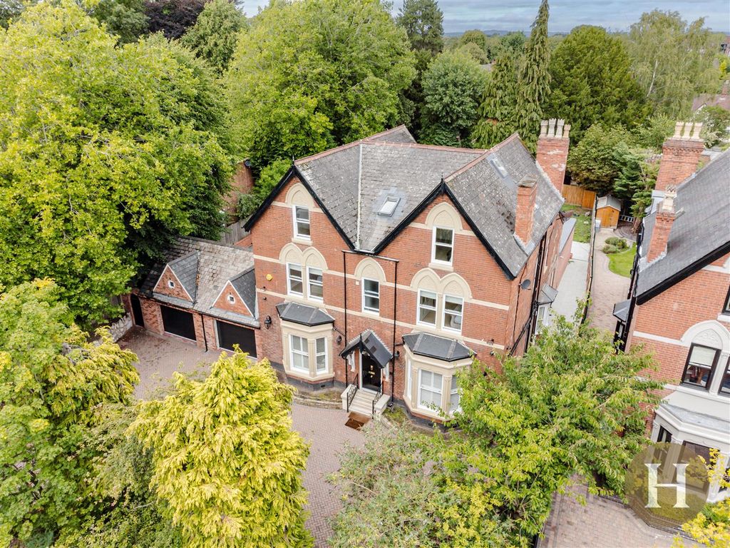 Property photo 3 of 67 Hadleigh Estate Agents-133.Jpg