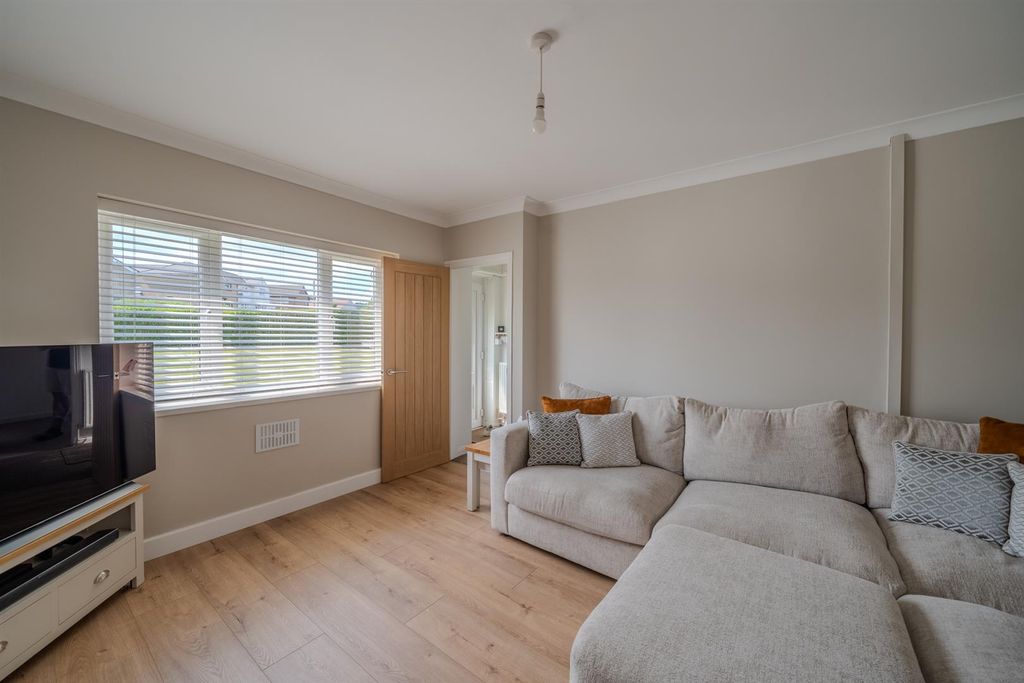 Property photo 2 of 24 36 Golf Road-12.Jpg