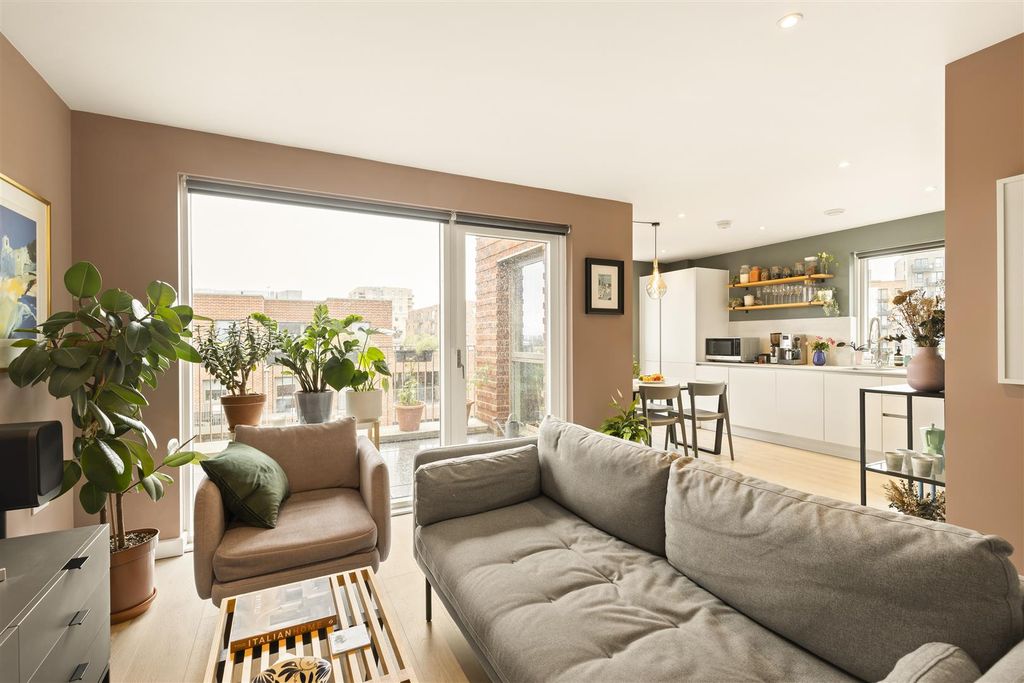 Property photo 3 of 11 2.Jpg
