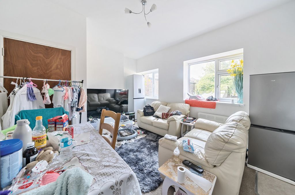 Property photo 3 of 9 1303101-8-68400d0...