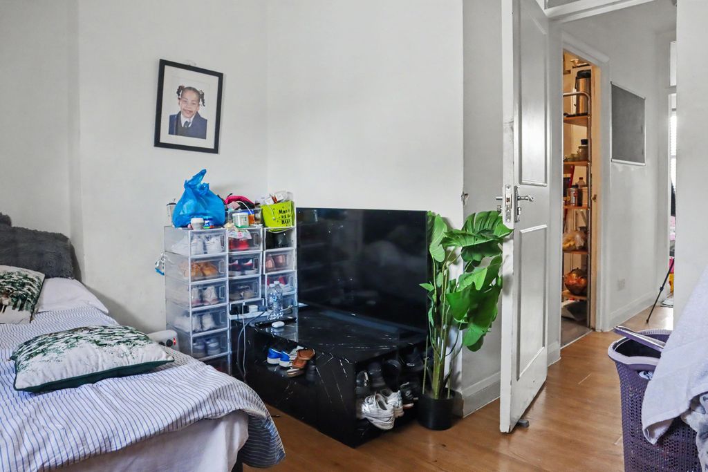 Property photo 3 of 10 Flat 6, 56-58 Camberwell Church Street, Camberwell, London Se5 8Qz