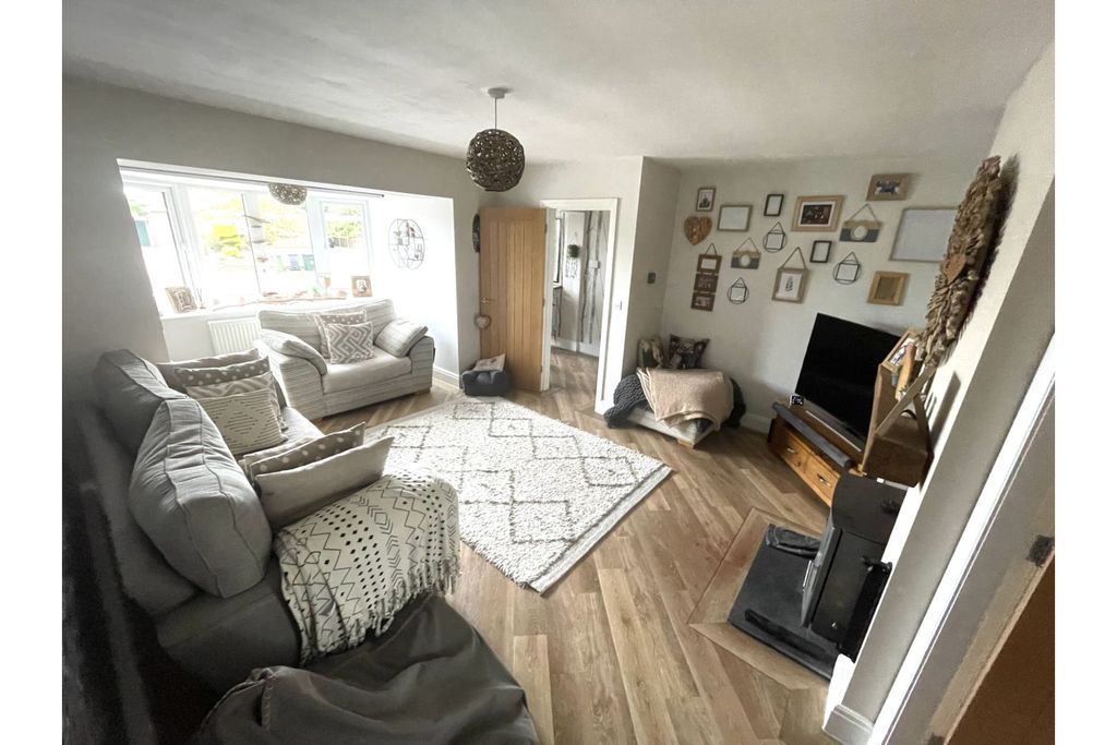 Property photo 3 of 10 Living Room