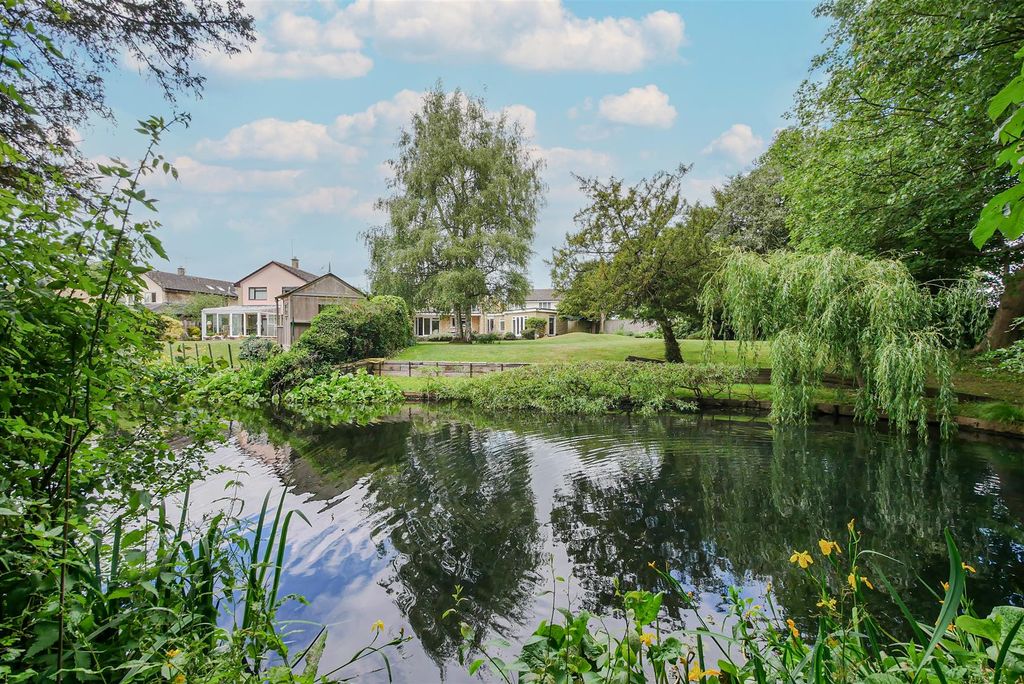 Property photo 2 of 27 The Monks Pond