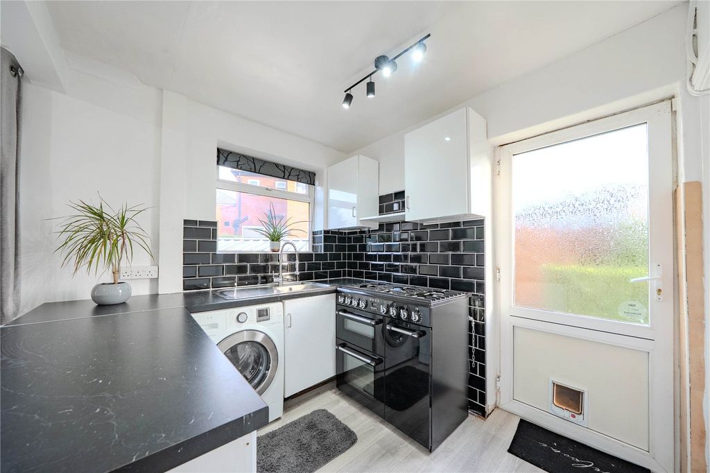 Property photo 2 of 14 Picture No. 32