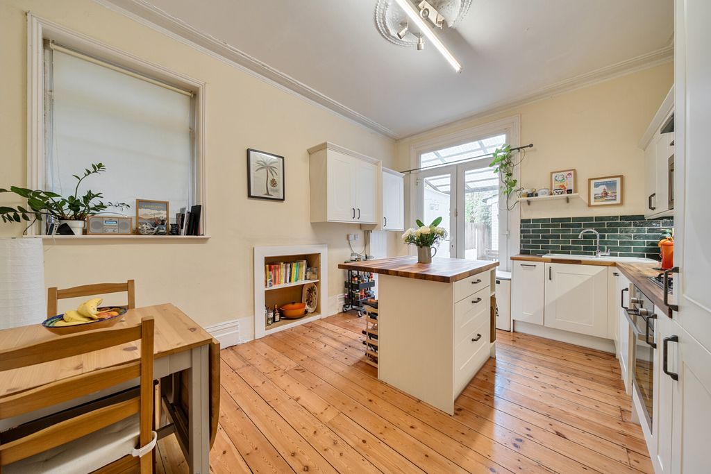 Property photo 3 of 14 Kitchen