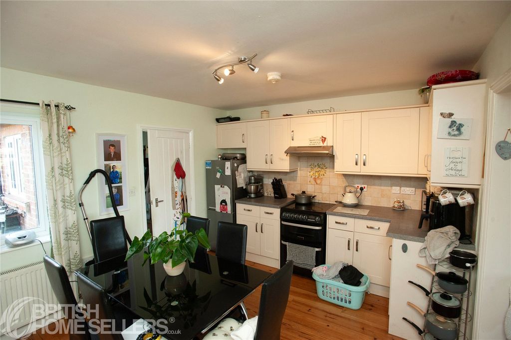 Property photo 2 of 15 Picture No. 14