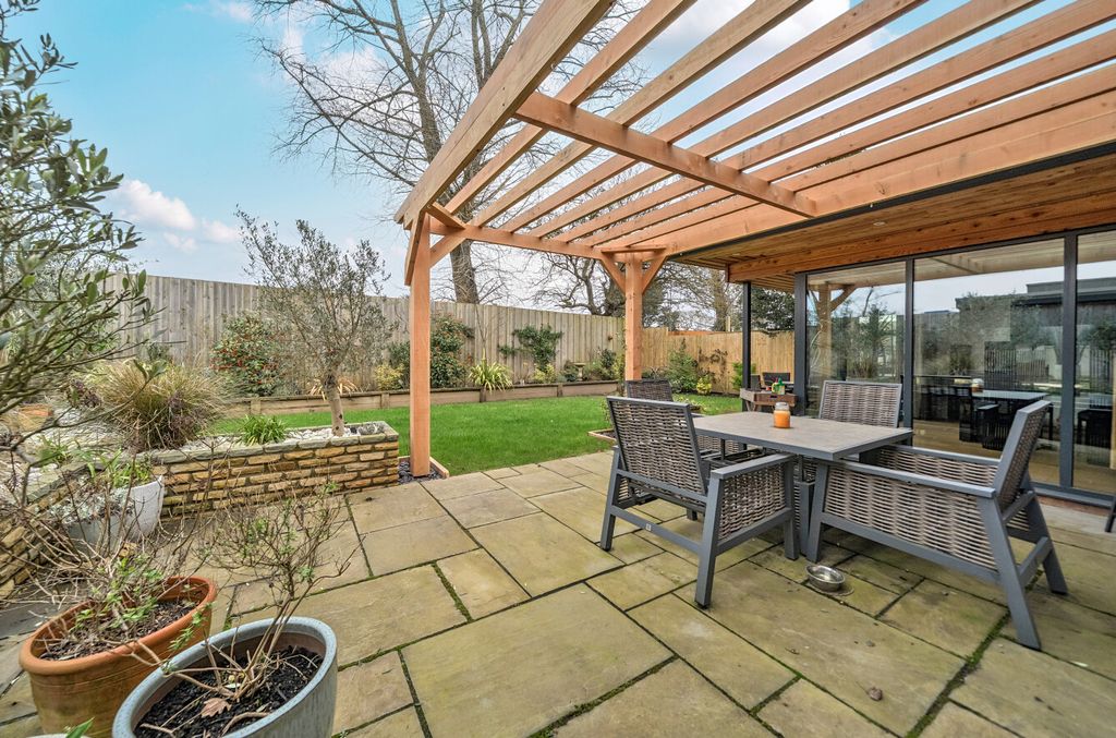 Property photo 3 of 16 1425276-19-69Af06...
