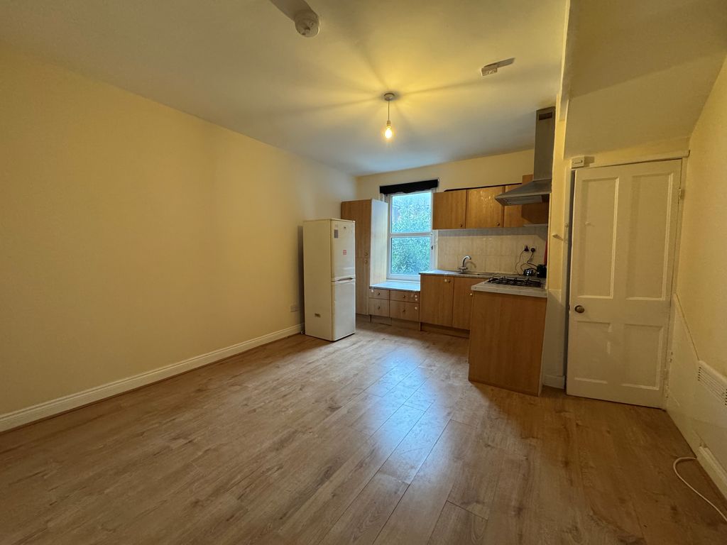 Property photo 3 of 7 Living Room