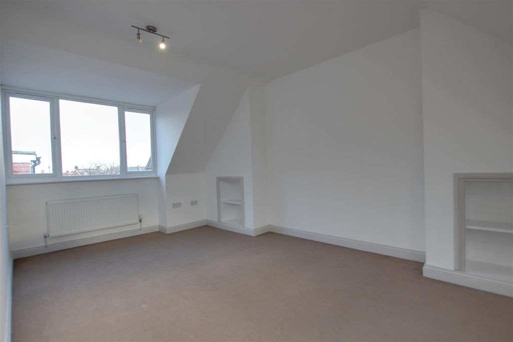 Property photo 3 of 8 Picture 3