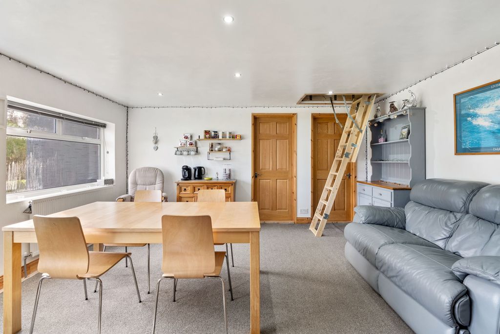 Property photo 3 of 31