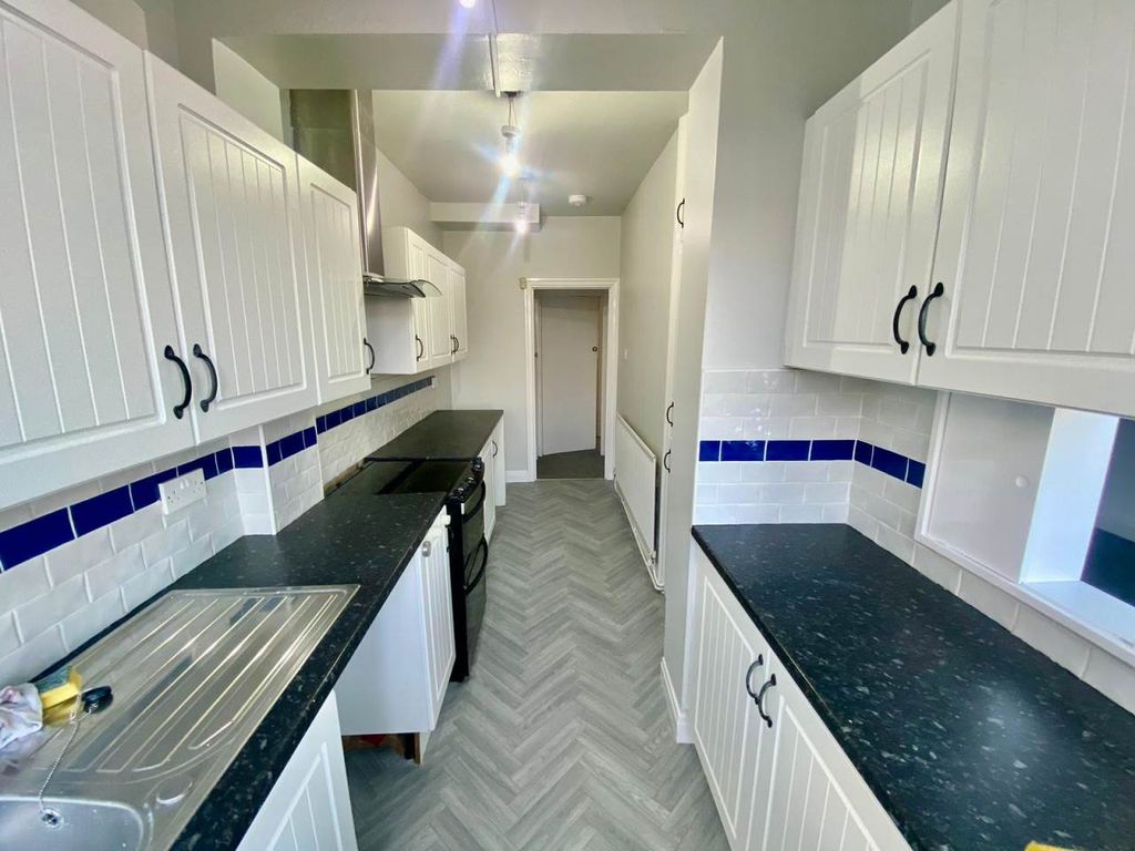 Property photo 2 of 5 Kitchen