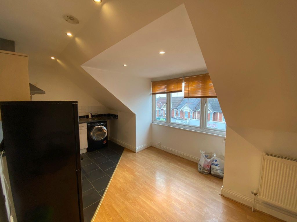 Property photo 2 of 4 Living Room