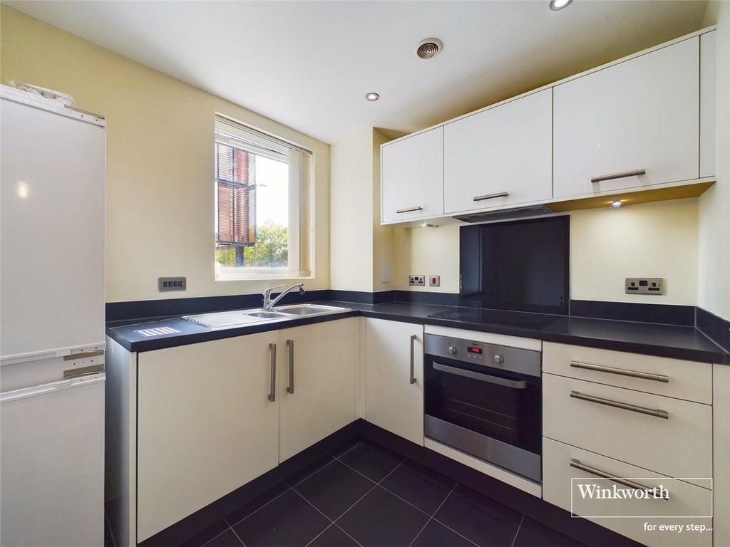Property photo 3 of 8 Kitchen