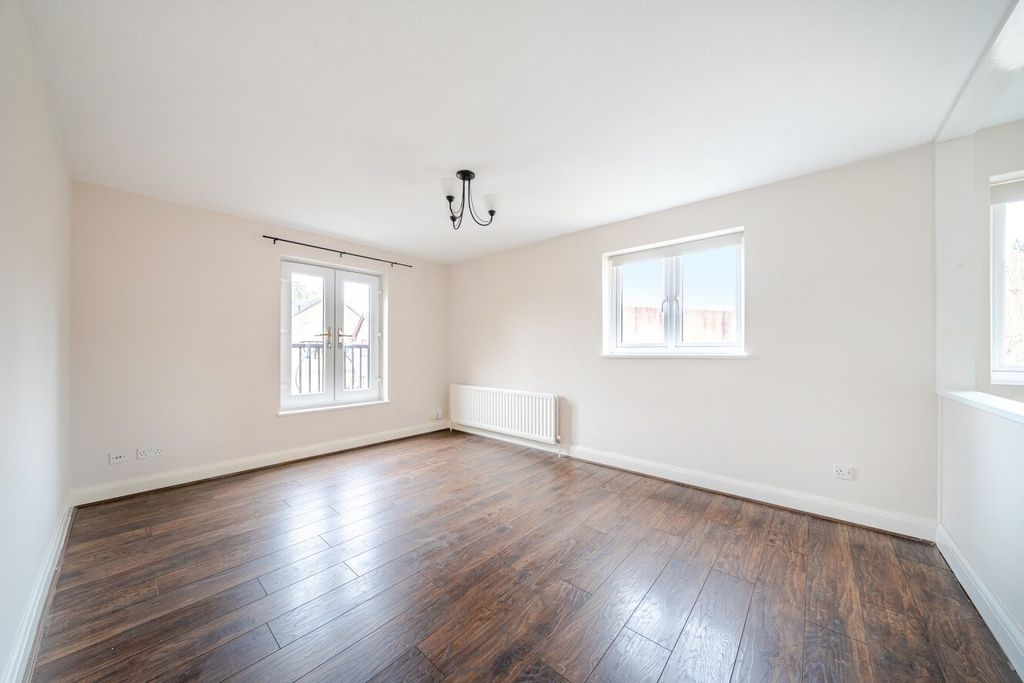 Property photo 2 of 12 Picture No. 13