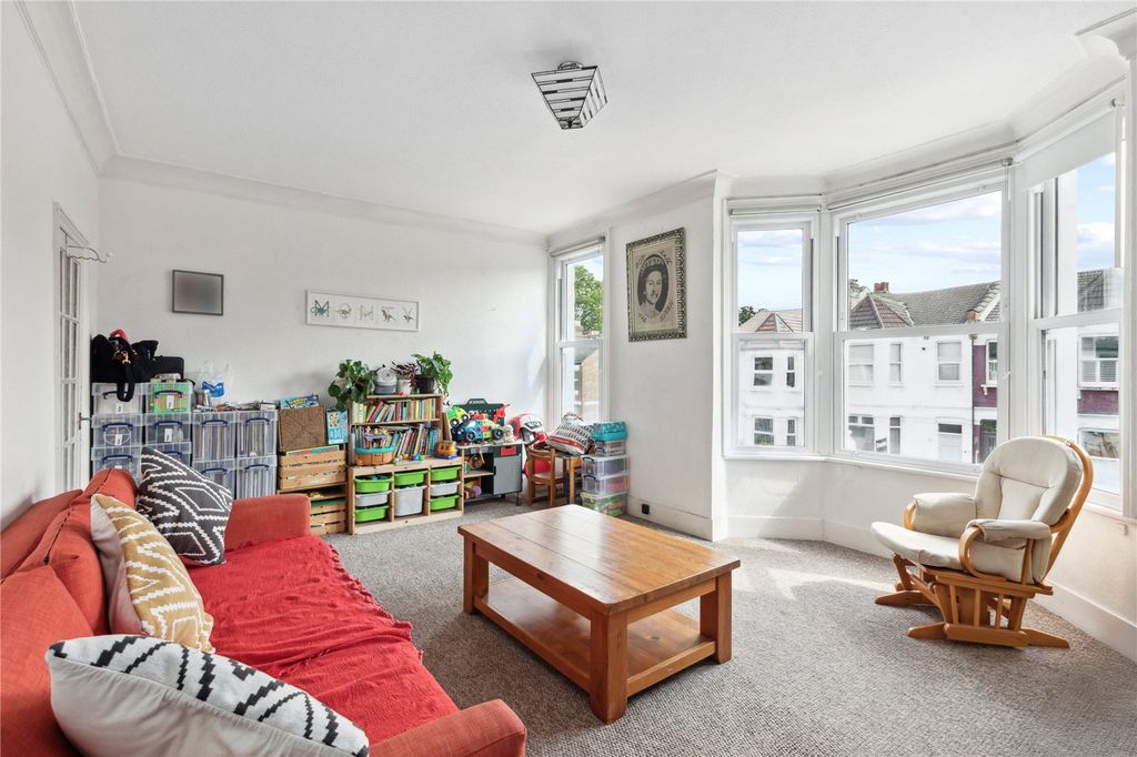 Property photo 2 of 9 Picture No. 04