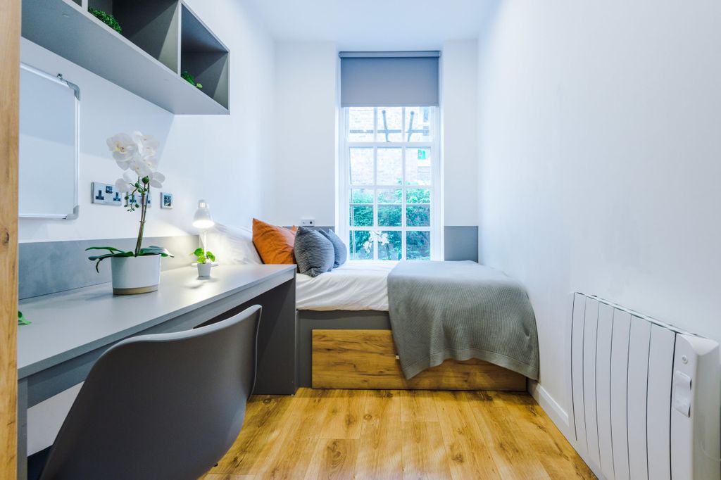 Property photo 3 of 42 Jesmond View, Block A, Flat 2, Bedroom 11