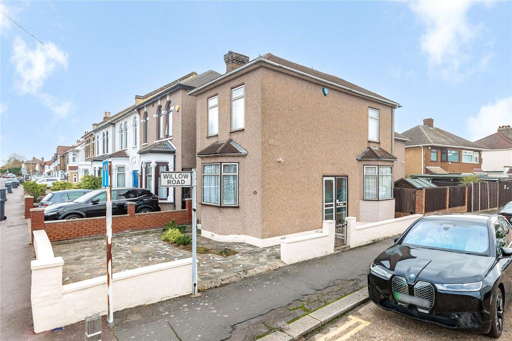 Property photo 1 of 11 Front