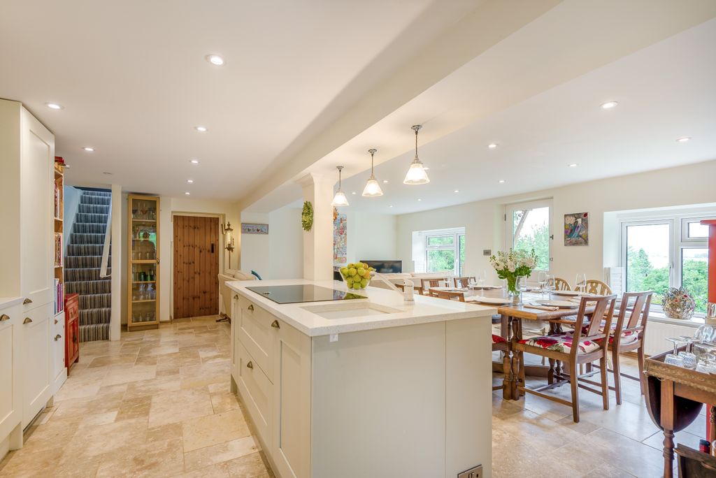 Property photo 3 of 23 8690708-Interior23