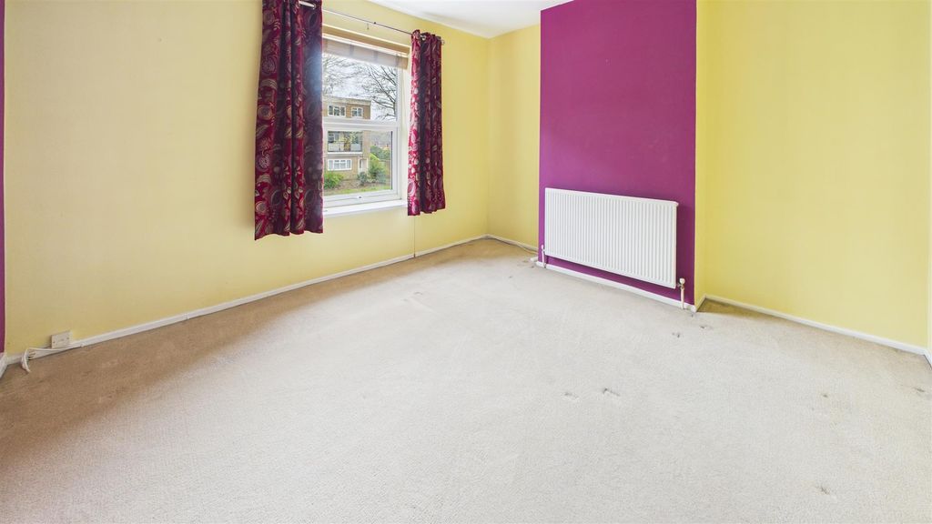 Property photo 2 of 11 Bed 1.Jpg