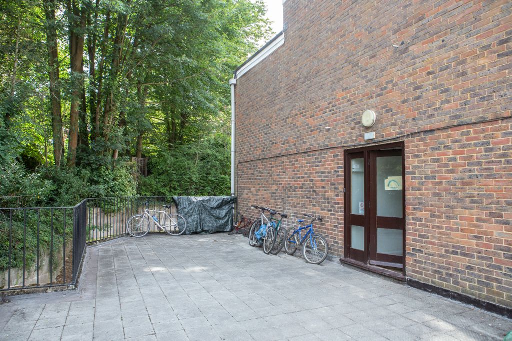 Property photo 2 of 5